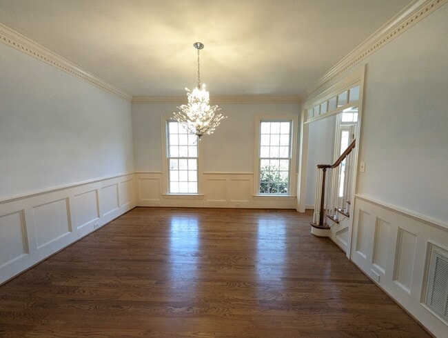 Building Photo - 325 Yorkshire Dr