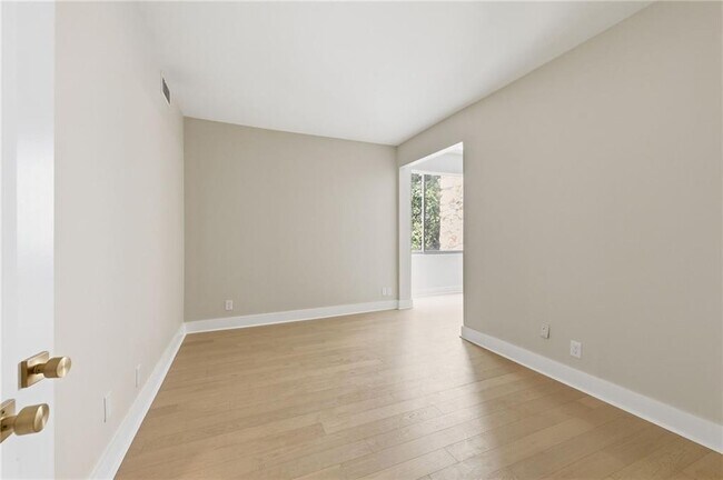 Building Photo - 2632 Peachtree Rd NW