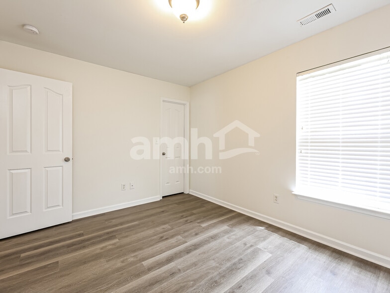 Building Photo - 104 Portland Falls Dr
