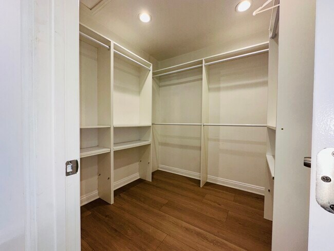 Building Photo - 5148 Otis Ave