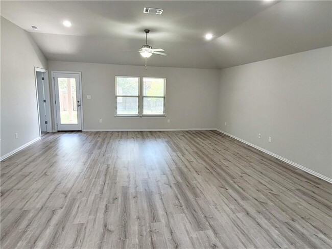 Building Photo - 300 Bright Star Ln