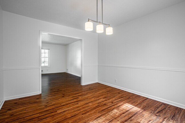 Building Photo - Stunningly renovated 4 bedroom 3 bathroom ...