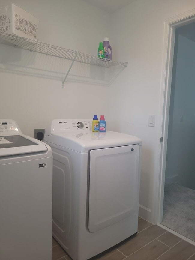 Building Photo - 5 Bedroom Brand New House with Innovative Technology near Winter Park