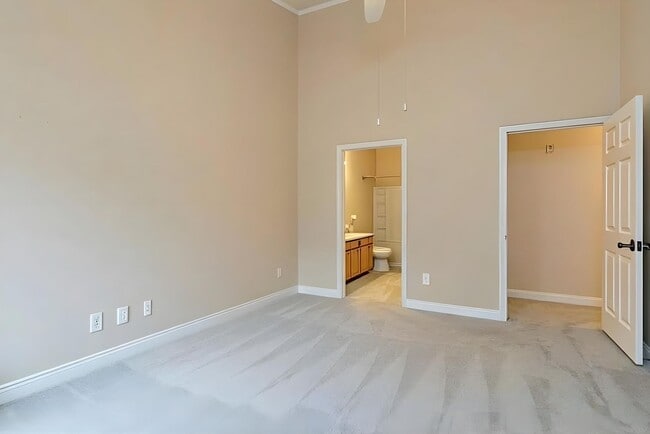 Building Photo - Bright 1-Bedroom Condo with Detached Garage in Eastwood Village Complex (Water Included)
