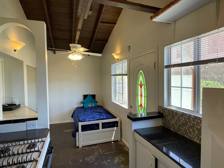 Building Photo - 2347 Pio Pico Dr