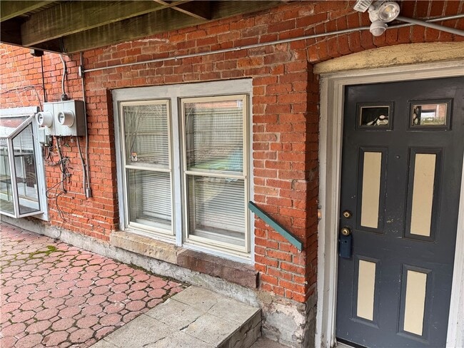 Building Photo - 158 S Fitzhugh St