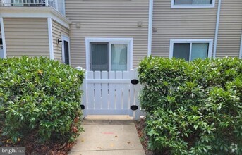 Building Photo - 19 Foxtail Ln