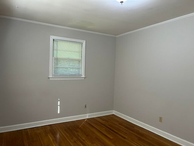 Building Photo - 523 Colonial Dr
