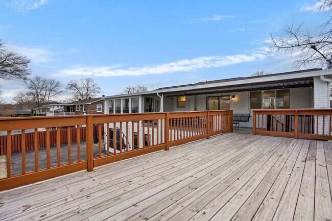 Building Photo - 6620 Upton Ln