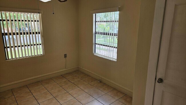 Building Photo - 421 Ardmore Rd