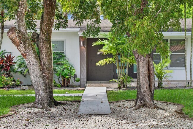 Building Photo - 6090 SW 63rd Ave