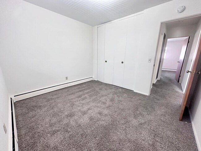 Building Photo - 2839 S Burdick St