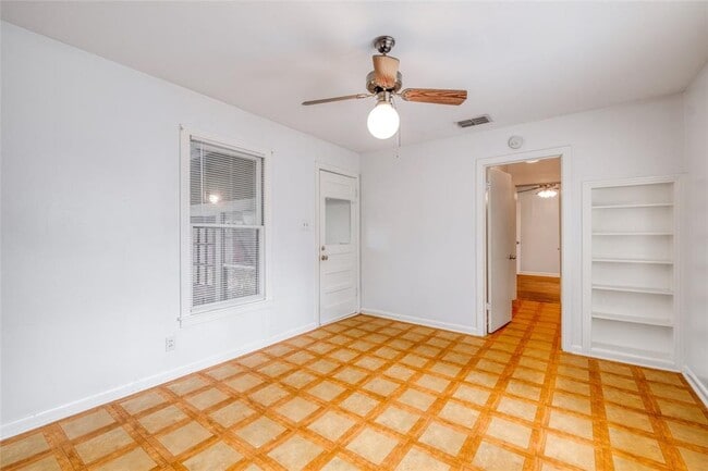 Building Photo - 611 Genard St