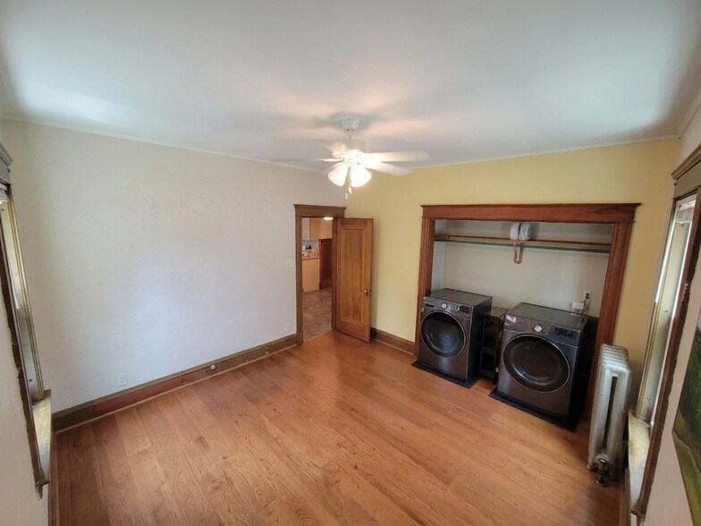 Building Photo - 301 Elm St