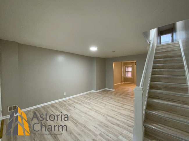 Building Photo - 3 Bed with Finished Basement, Skylight Bath, and Private Yard