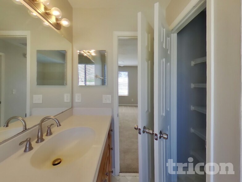 Building Photo - 3721 Foxcroft Rd