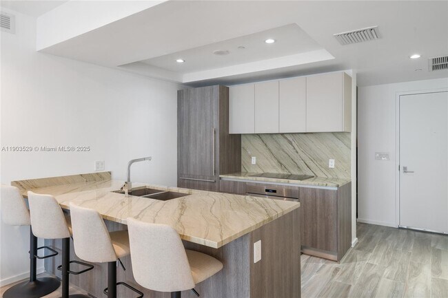 Building Photo - 801 S Miami Ave