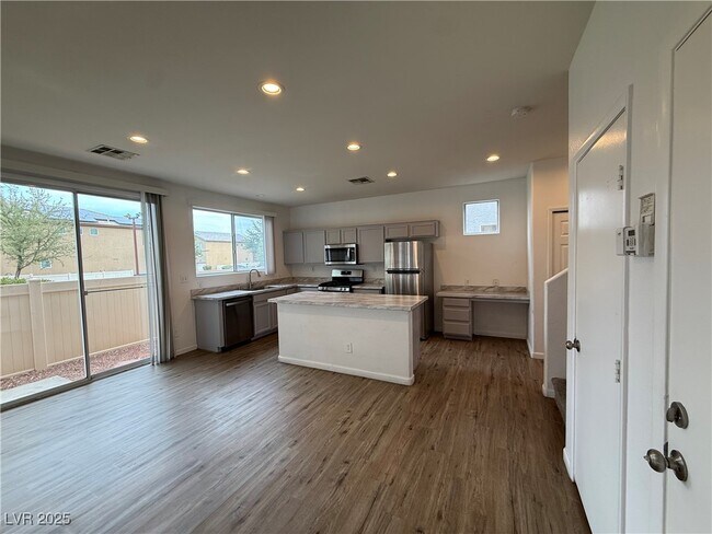 Building Photo - 6768 Wormwood Ln