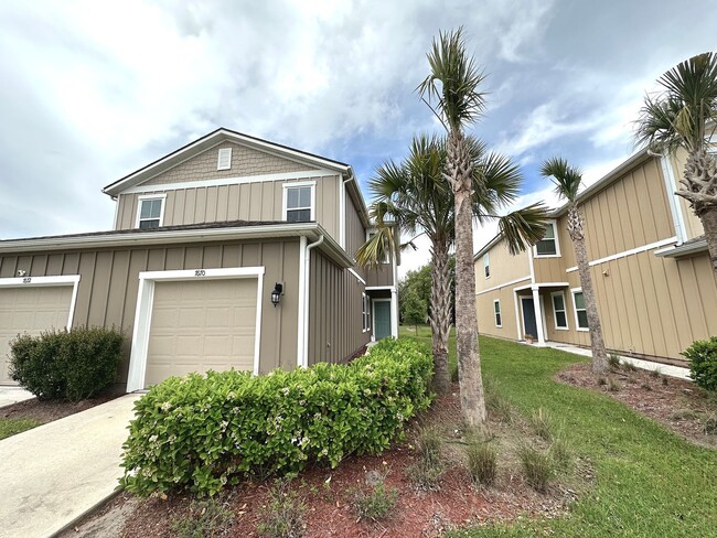Building Photo - Newer Townhome in Ideal Location