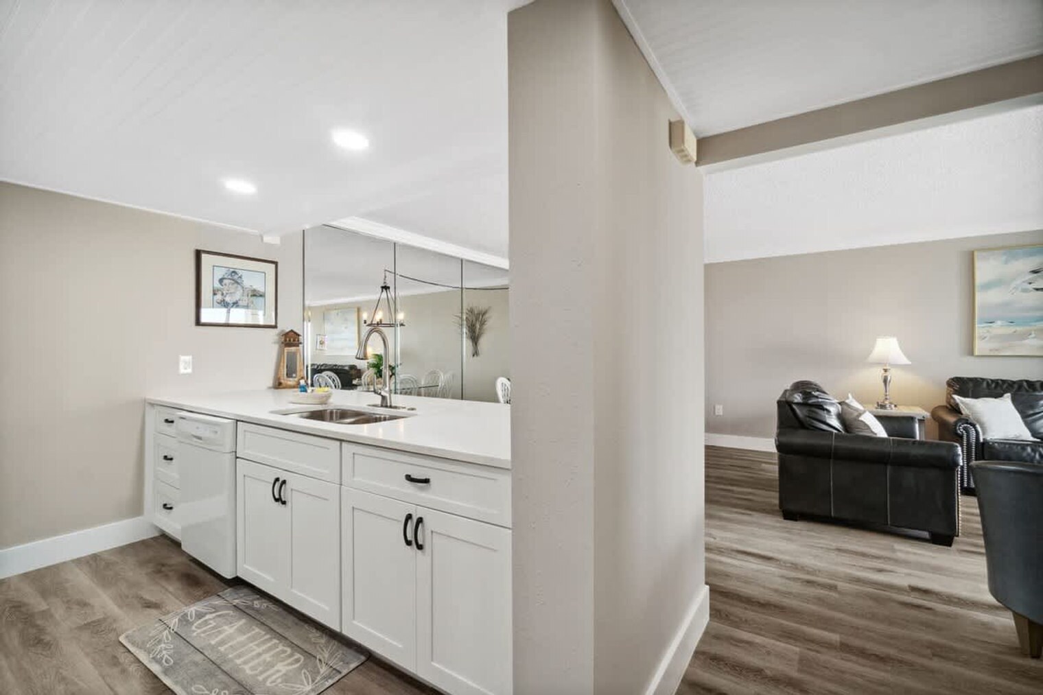 Building Photo - 8815 Thomas Dr