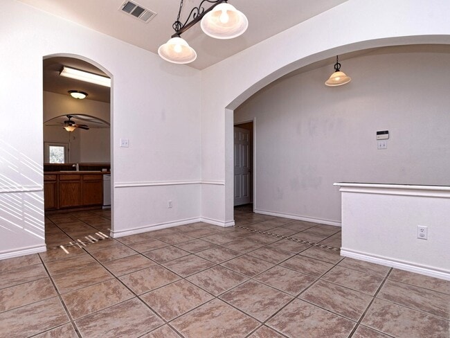 Building Photo - 105 Pecanwood N