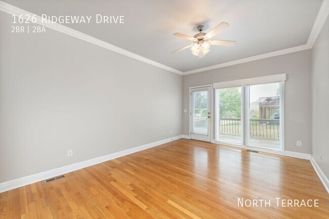 Building Photo - ? Gorgeous 2-Bedroom Townhome with a Huge ...