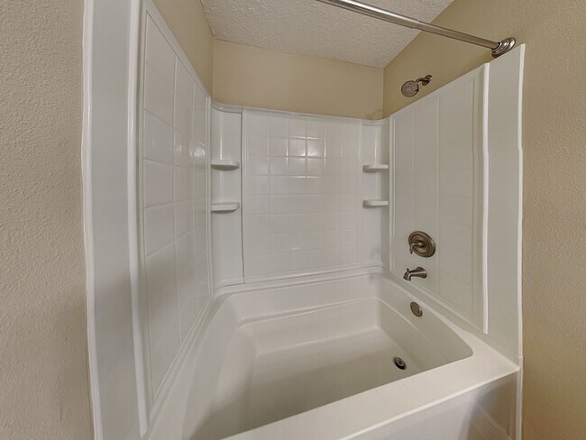 Building Photo - 2127 W Landmark Dr