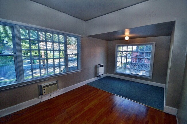 Building Photo - 642 W 3rd St