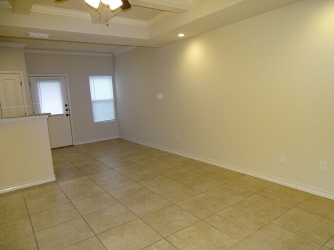 Building Photo - 6619 Arancione Ave