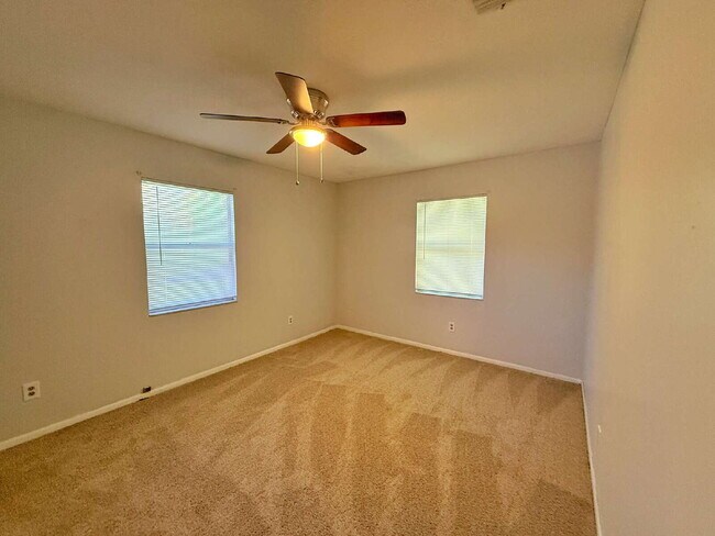 Building Photo - North Airport Manufactured Home on quiet street.