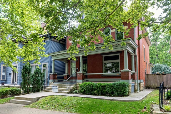 Building Photo - Short North / Victorian Village Stunning Single Family House!