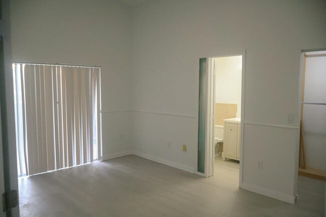 Building Photo - 14750 SW 156th Ave