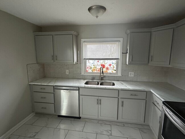 Building Photo - 126 Allnutt Dr