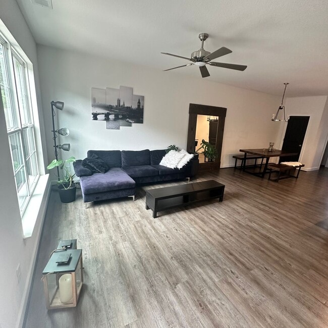 Building Photo - 1229 Jadens Wy