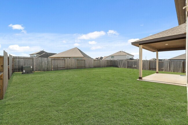 Building Photo - 5026 Lavaridge Dr