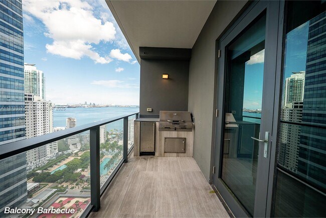 Building Photo - 1451 Brickell Ave