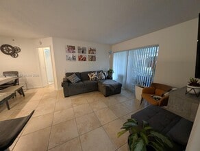 Building Photo - 430 S Park Rd