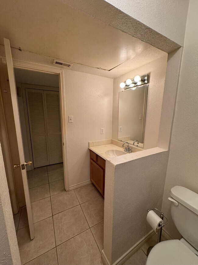 Building Photo - 5005 Georgi Ln