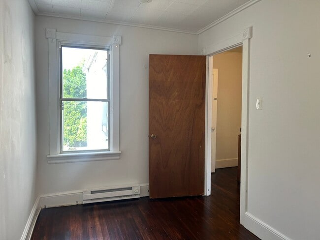 Building Photo - 3 Bedroom 1 Bath Home with Fenced Backyard