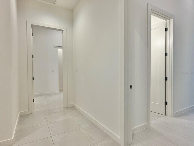 Building Photo - 920 N Osceola Ave