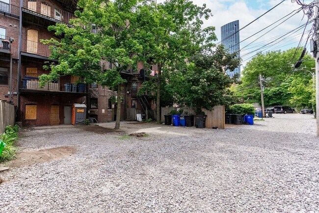 Building Photo - 209 W Newton St