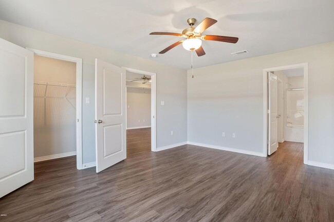 Building Photo - 3 BD 2 BA Split plan Home in the Ocean Spr...