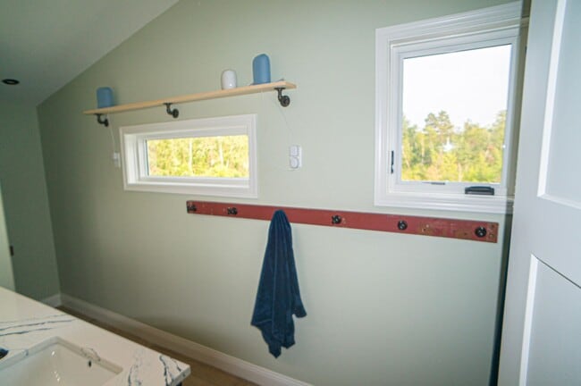 Building Photo - FULLY FURNISHED LAKE HOME