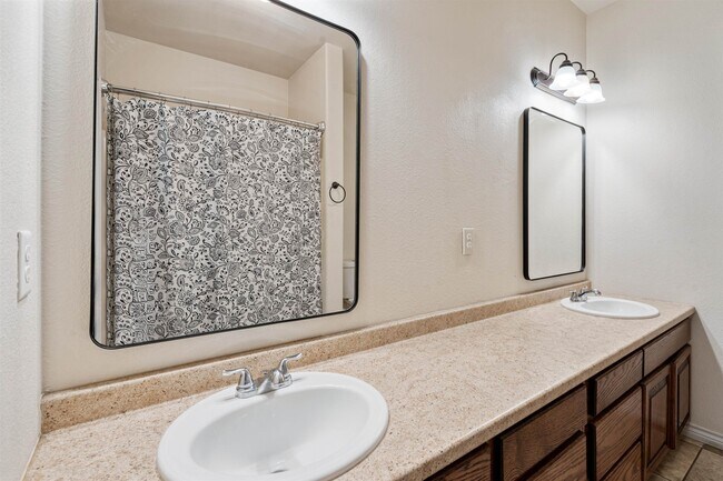 Building Photo - 103 Spike Run