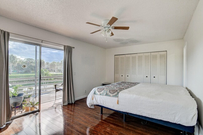 Building Photo - 42 Burgundy A