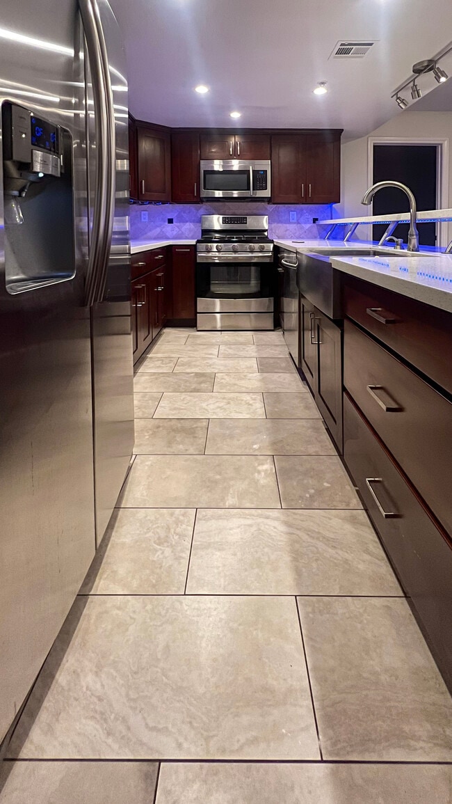 Building Photo - 4755 Templeton St