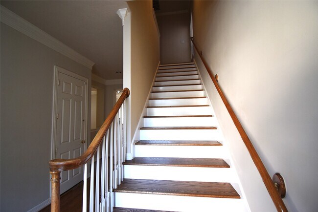 Building Photo - 2835 Briarhurst Park