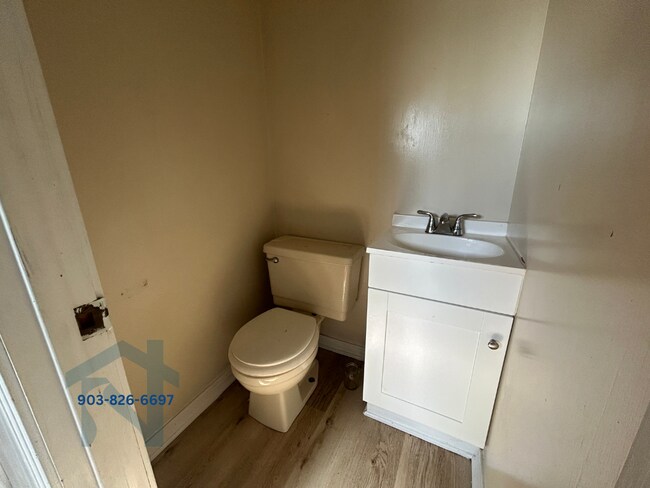 Building Photo - 1006 Nelson Blvd