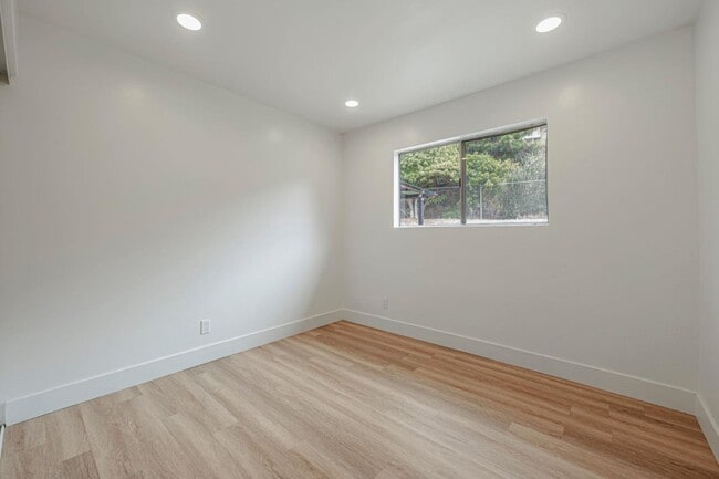 Building Photo - 6046 Reo Pl