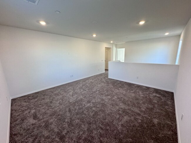 Building Photo - BRAND NEW 3 bedroom Willow Springs home av...